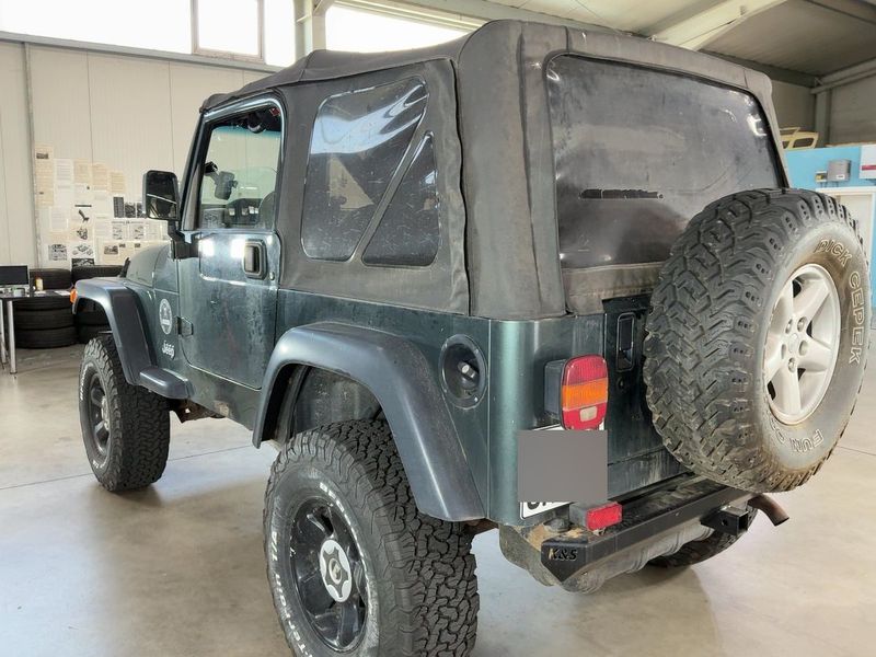 Jeep Wrangler 4.0 Sahara — zdjęcie 3