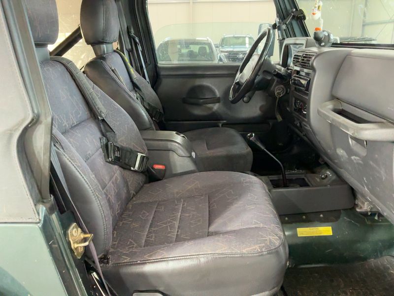 Jeep Wrangler 4.0 Sahara — zdjęcie 11