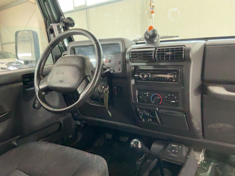Jeep Wrangler 4.0 Sahara — zdjęcie 12