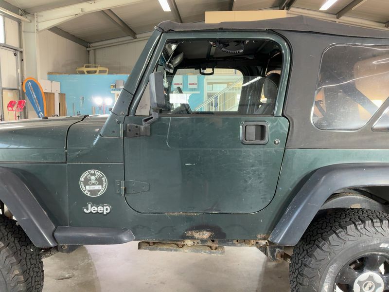 Jeep Wrangler 4.0 Sahara — zdjęcie 4