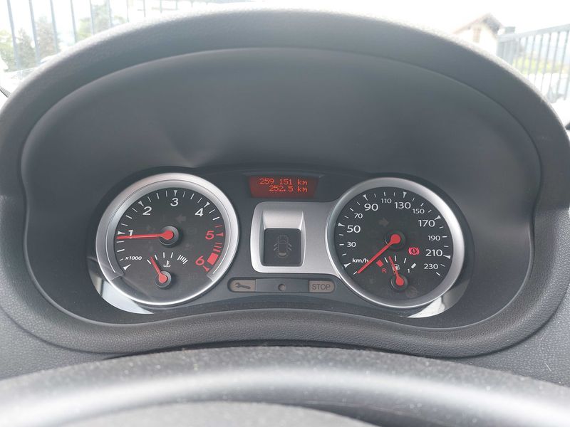 Renault Clio 1.5 dCi Dynamique — zdjęcie 12