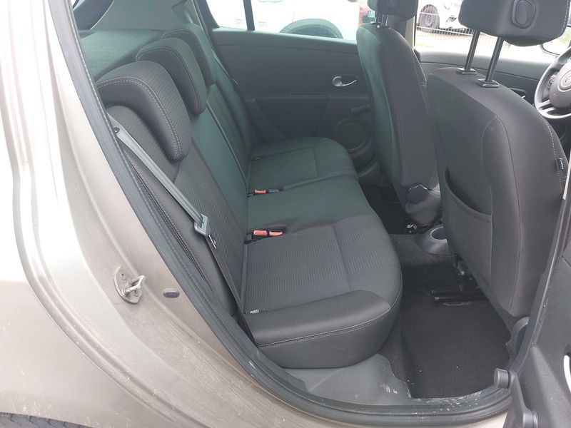 Renault Clio 1.5 dCi Dynamique — zdjęcie 13