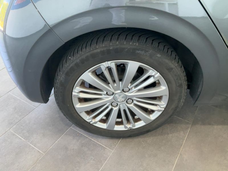 Peugeot 208 1.2 PureTech Allure 2015 – снимка 9