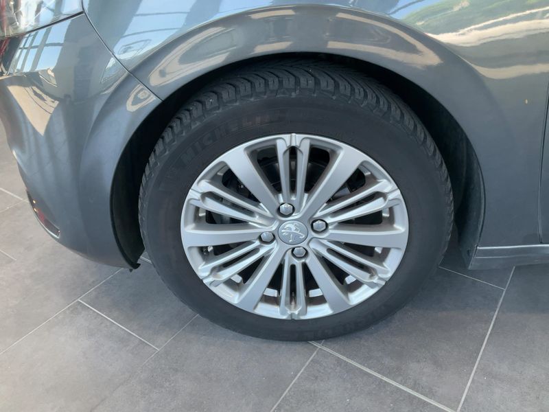 Peugeot 208 1.2 PureTech Allure 2015 – снимка 3