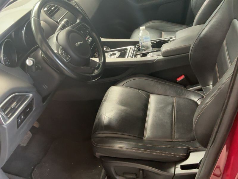Jaguar F-Pace 20d Prestige AWD — zdjęcie 11