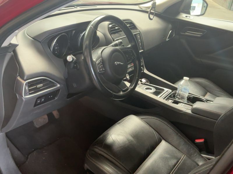 Jaguar F-Pace 20d Prestige AWD — zdjęcie 12