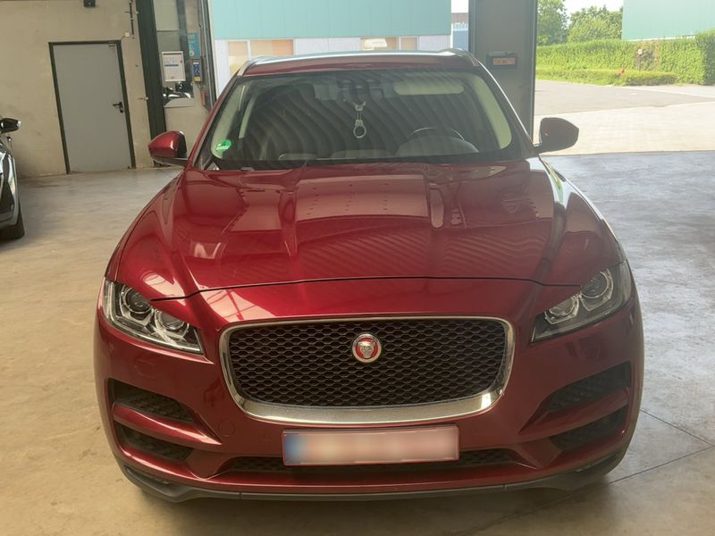 Jaguar F-Pace 20d Prestige AWD — zdjęcie 9