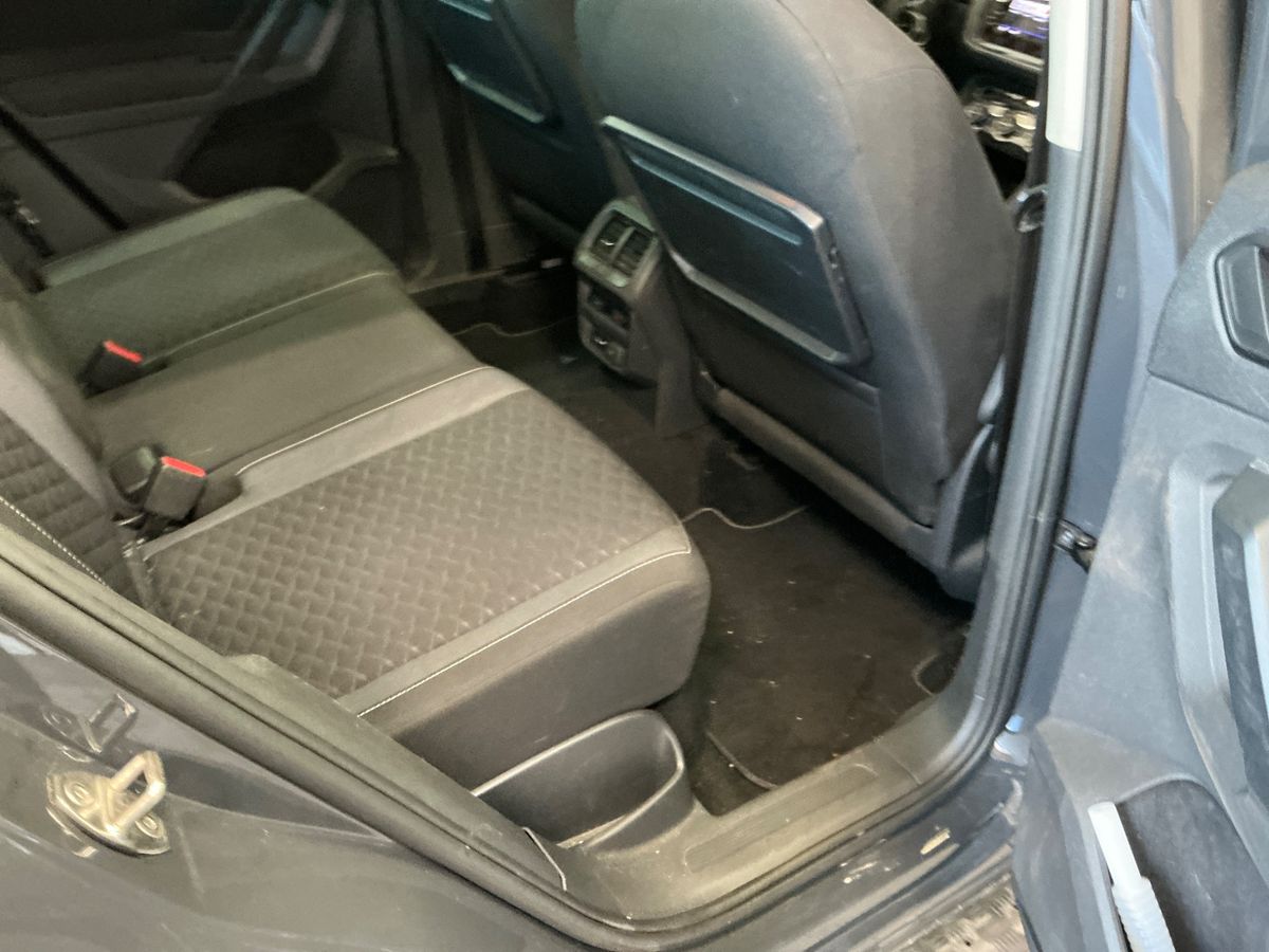 Volkswagen Tiguan 2019 — photo 39