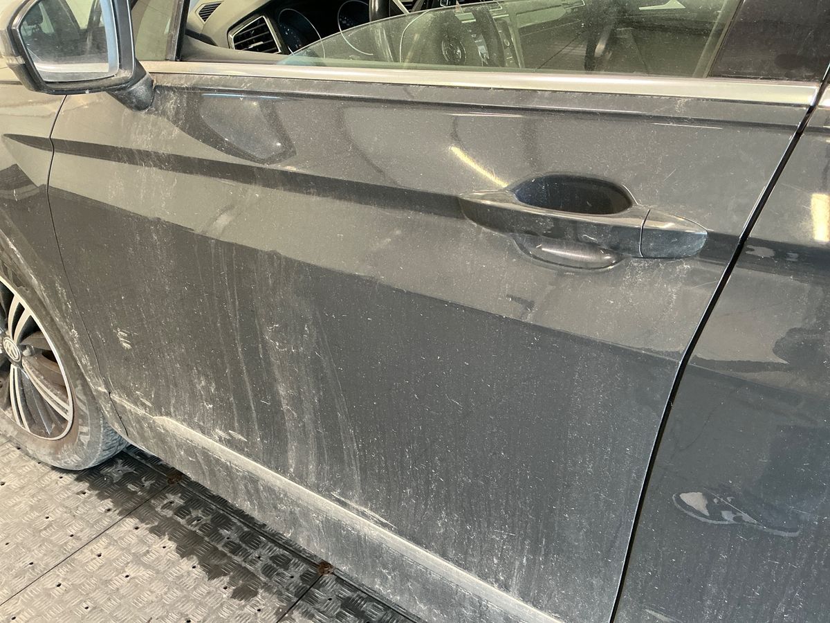 Volkswagen Tiguan 2019 — photo 42