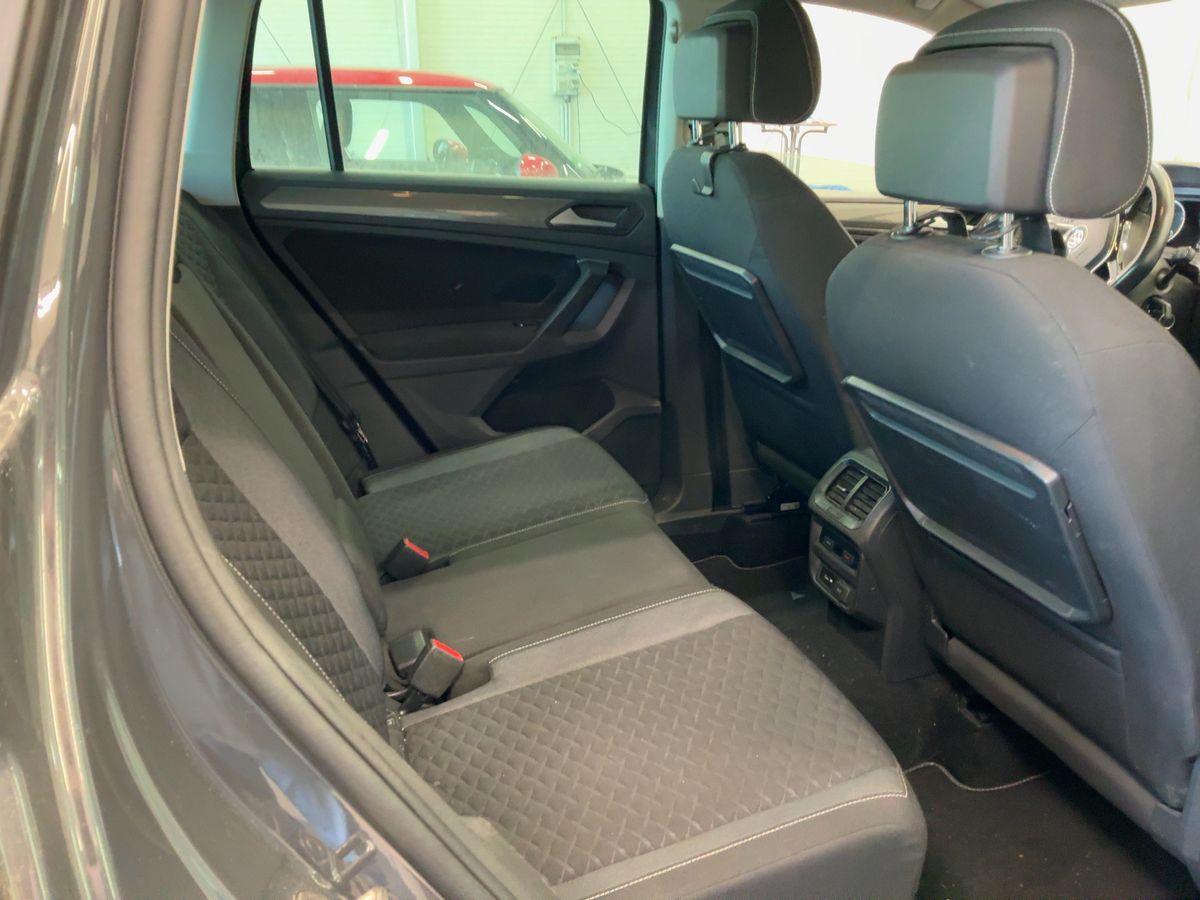 Volkswagen Tiguan 2019 — photo 20