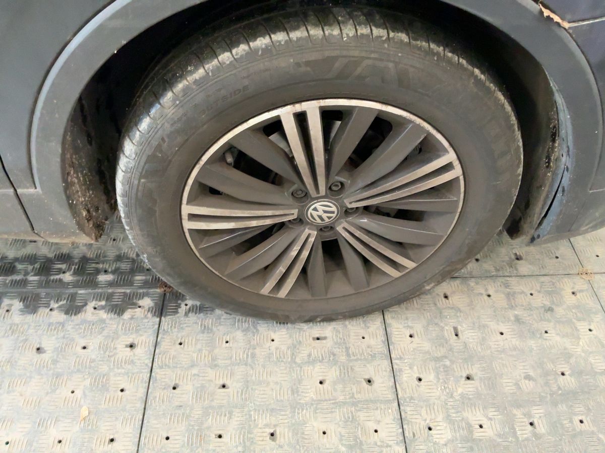 Volkswagen Tiguan 2019 — photo 12