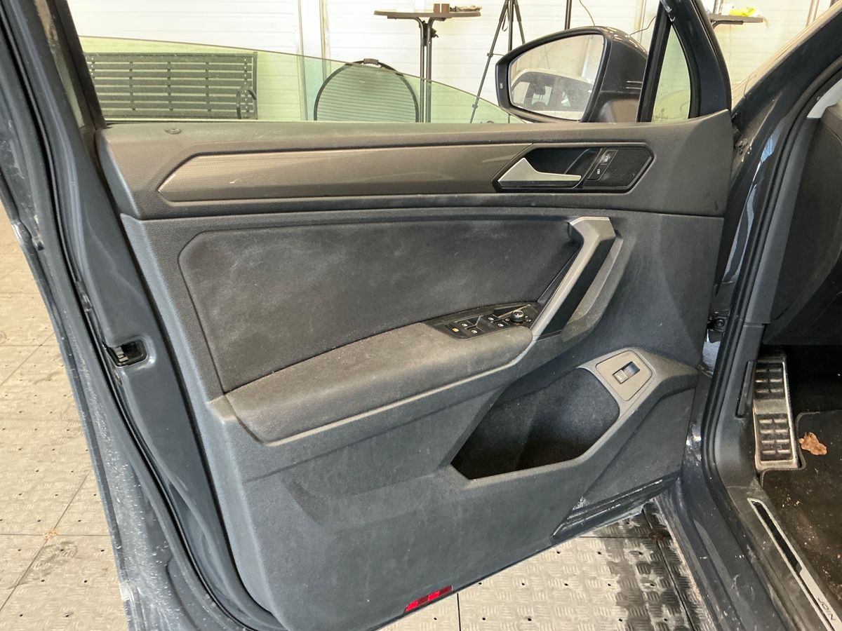 Volkswagen Tiguan 2019 — photo 33