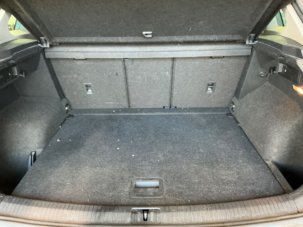 Volkswagen Tiguan 2019 — photo 38