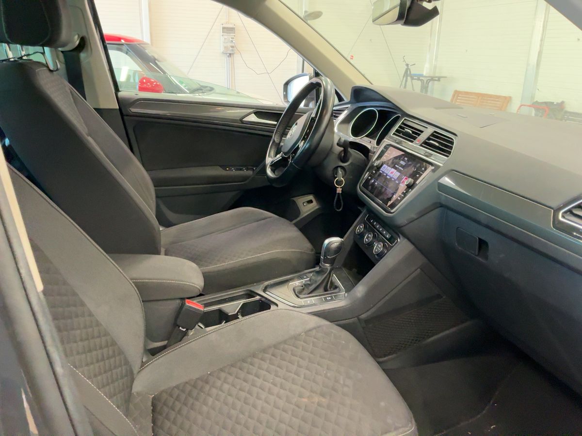 Volkswagen Tiguan 2019 — photo 17
