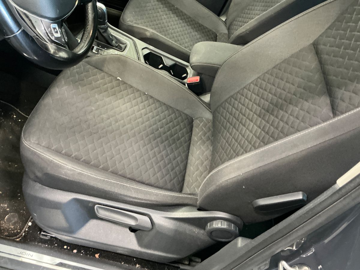 Volkswagen Tiguan 2019 — photo 34