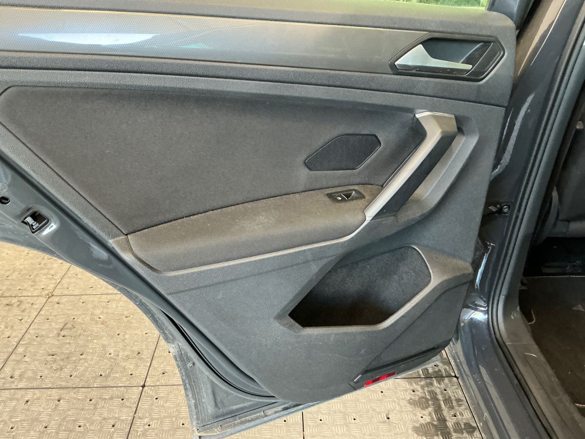 Volkswagen Tiguan 2019 — photo 37