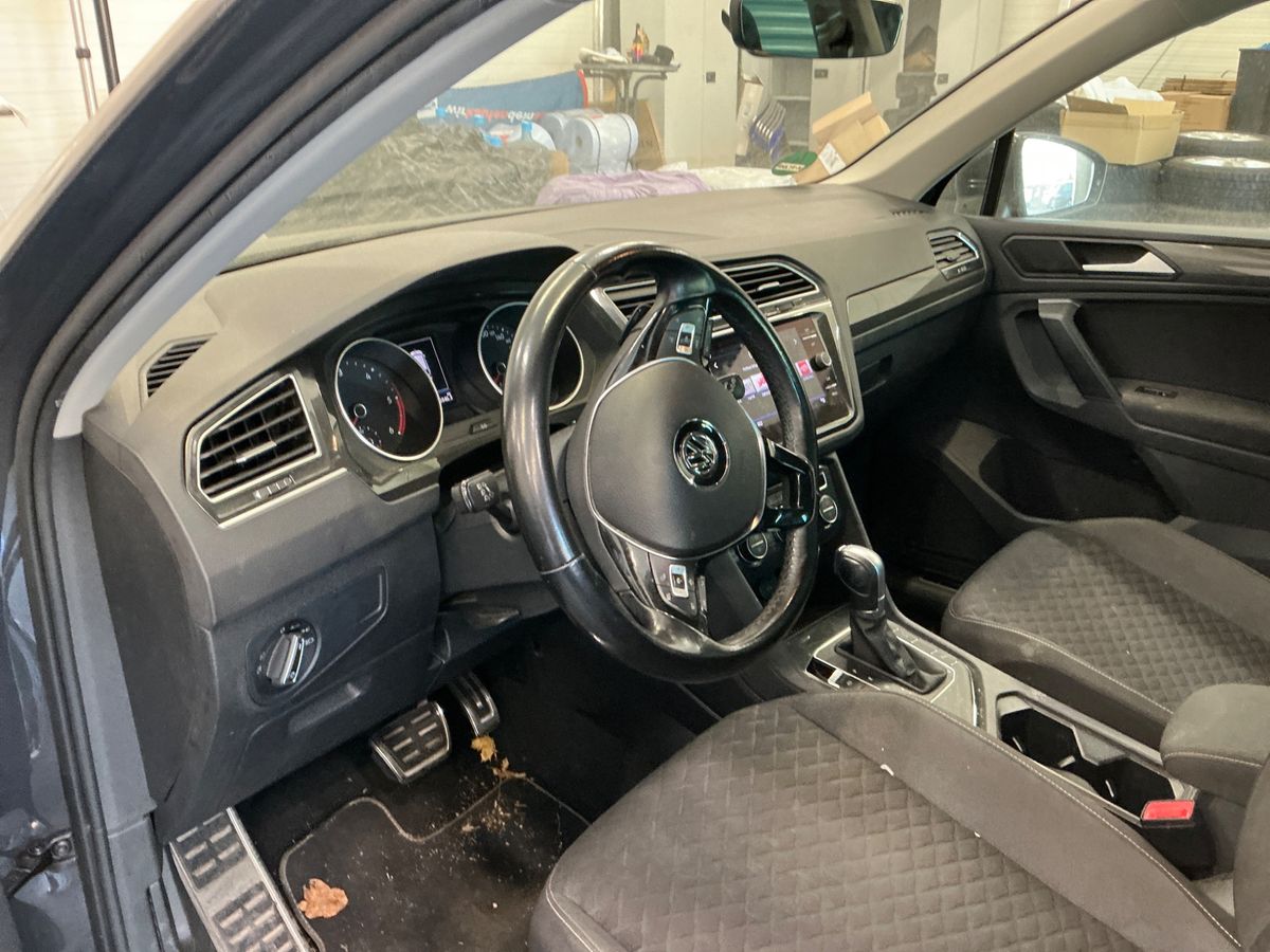 Volkswagen Tiguan 2019 — photo 32