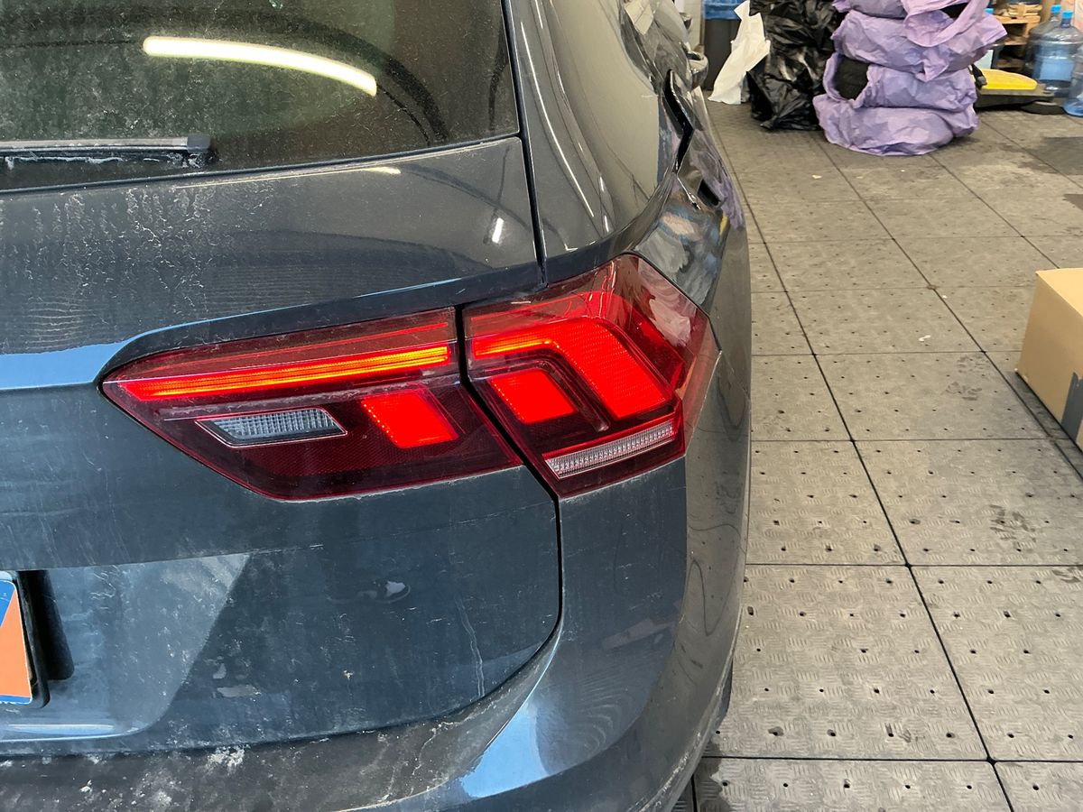 Volkswagen Tiguan 2019 — photo 48
