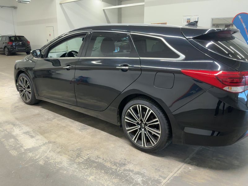 Hyundai i40 1.7 CRDi Premium Blue — zdjęcie 3