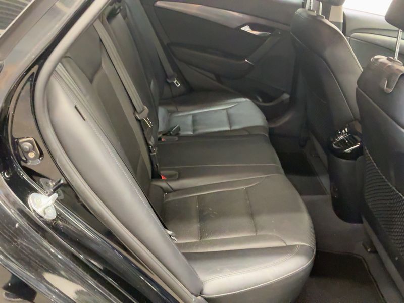 Hyundai i40 1.7 CRDi Premium Blue — zdjęcie 14