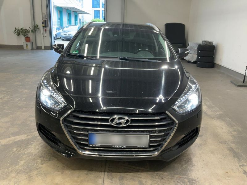 Hyundai i40 1.7 CRDi Premium Blue — zdjęcie 9