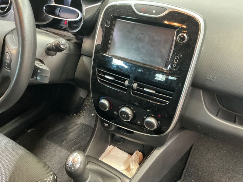 Renault Clio 0.9 Dynamique 2015 – снимка 26