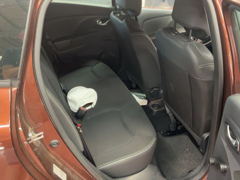 Renault Clio 0.9 Dynamique 2015 – снимка 20