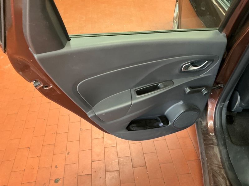 Renault Clio 0.9 Dynamique 2015 – снимка 27