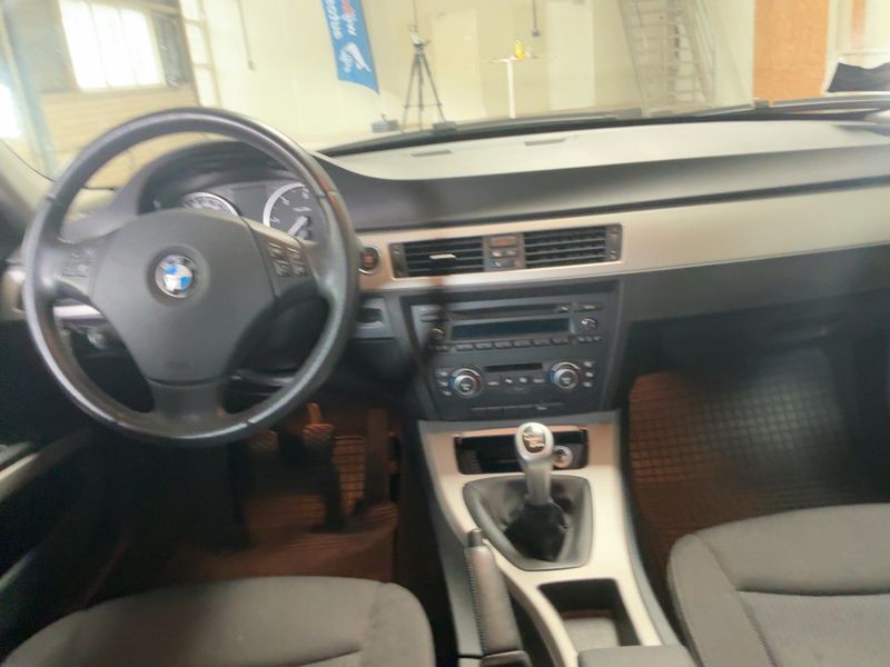BMW 3er 318d 2009 – снимка 18