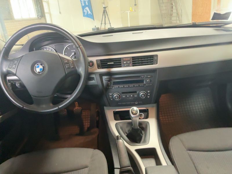 BMW 3er 318d 2009 – снимка 17