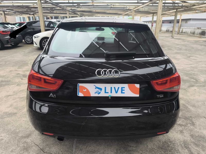 Audi A1 1.6 TDI Attraction — zdjęcie 4