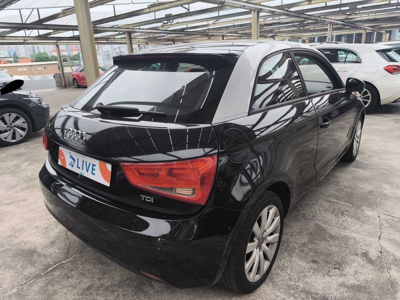 Audi A1 1.6 TDI Attraction — zdjęcie 5