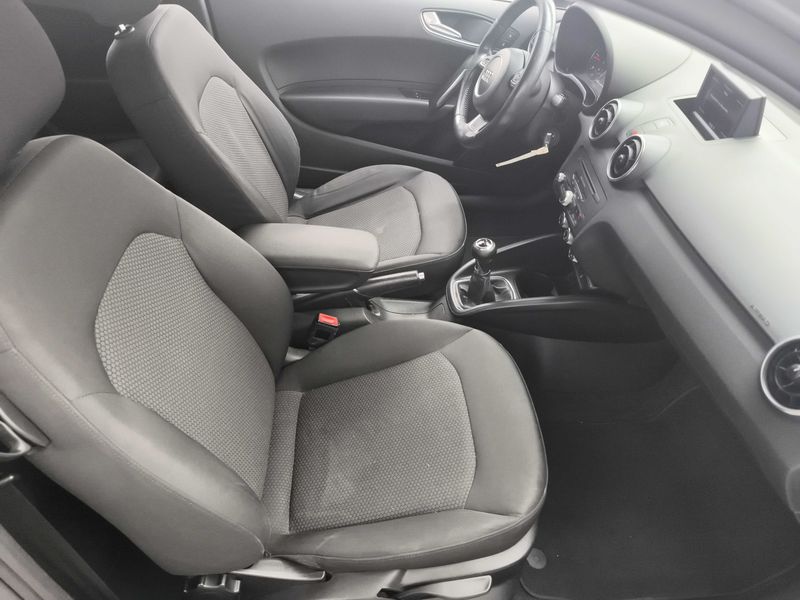 Audi A1 1.6 TDI Attraction — zdjęcie 10