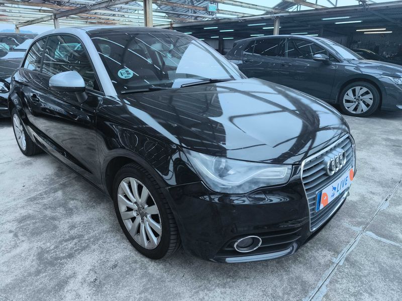 Audi A1 1.6 TDI Attraction — zdjęcie 6