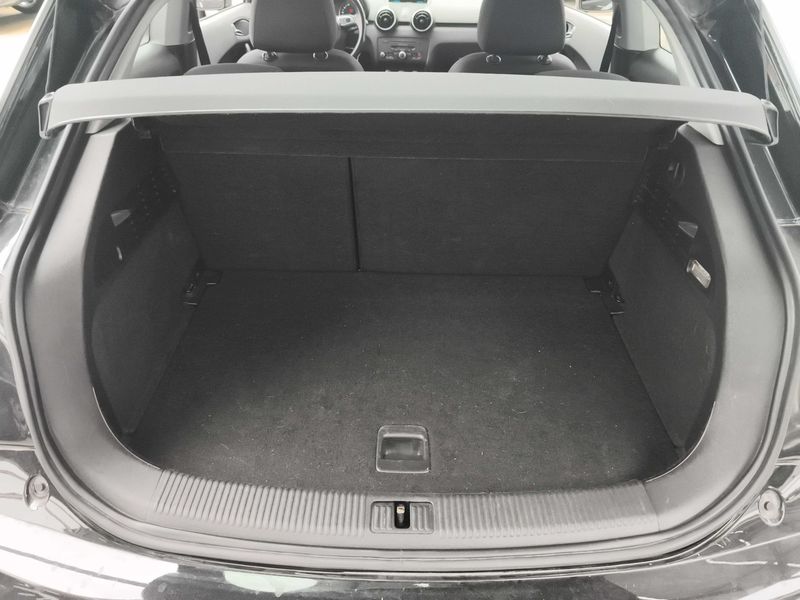 Audi A1 1.6 TDI Attraction — zdjęcie 9