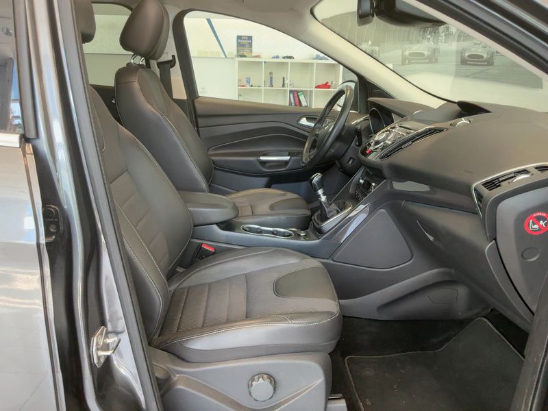 Ford Kuga 1.5 EcoBoost Individual 2015 – снимка 17