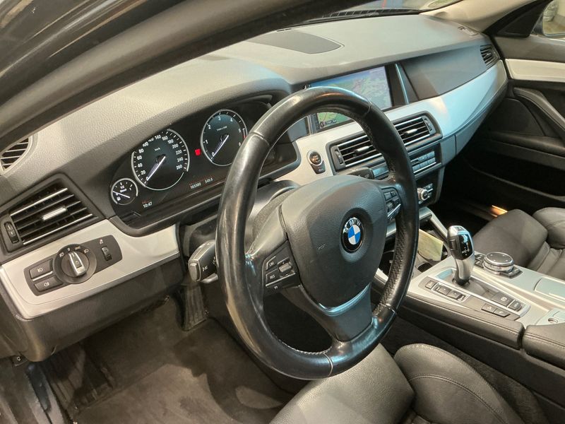 BMW 5er 520d xDrive 2016 – снимка 24