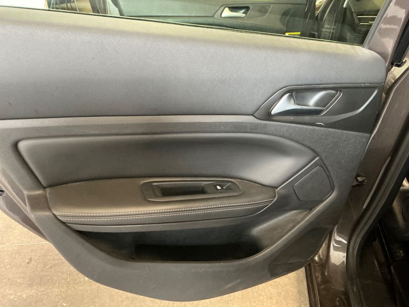 Peugeot 308 1.6 Blue-HDi Allure 2015 – снимка 28