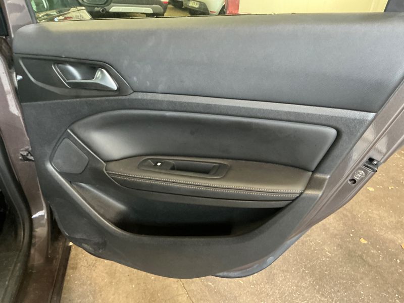 Peugeot 308 1.6 Blue-HDi Allure 2015 – снимка 27