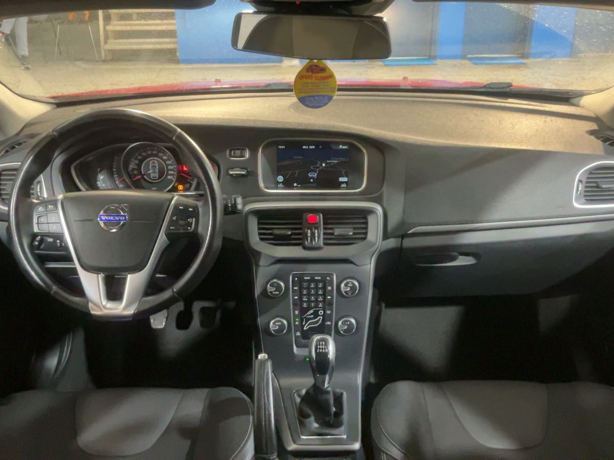 Volvo V40 2014 — photo 18