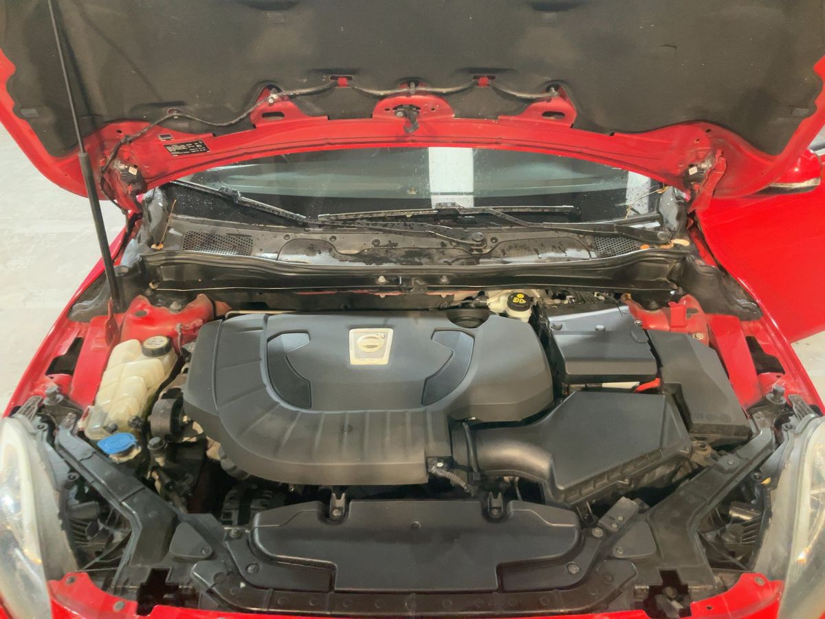 Volvo V40 2014 — photo 35