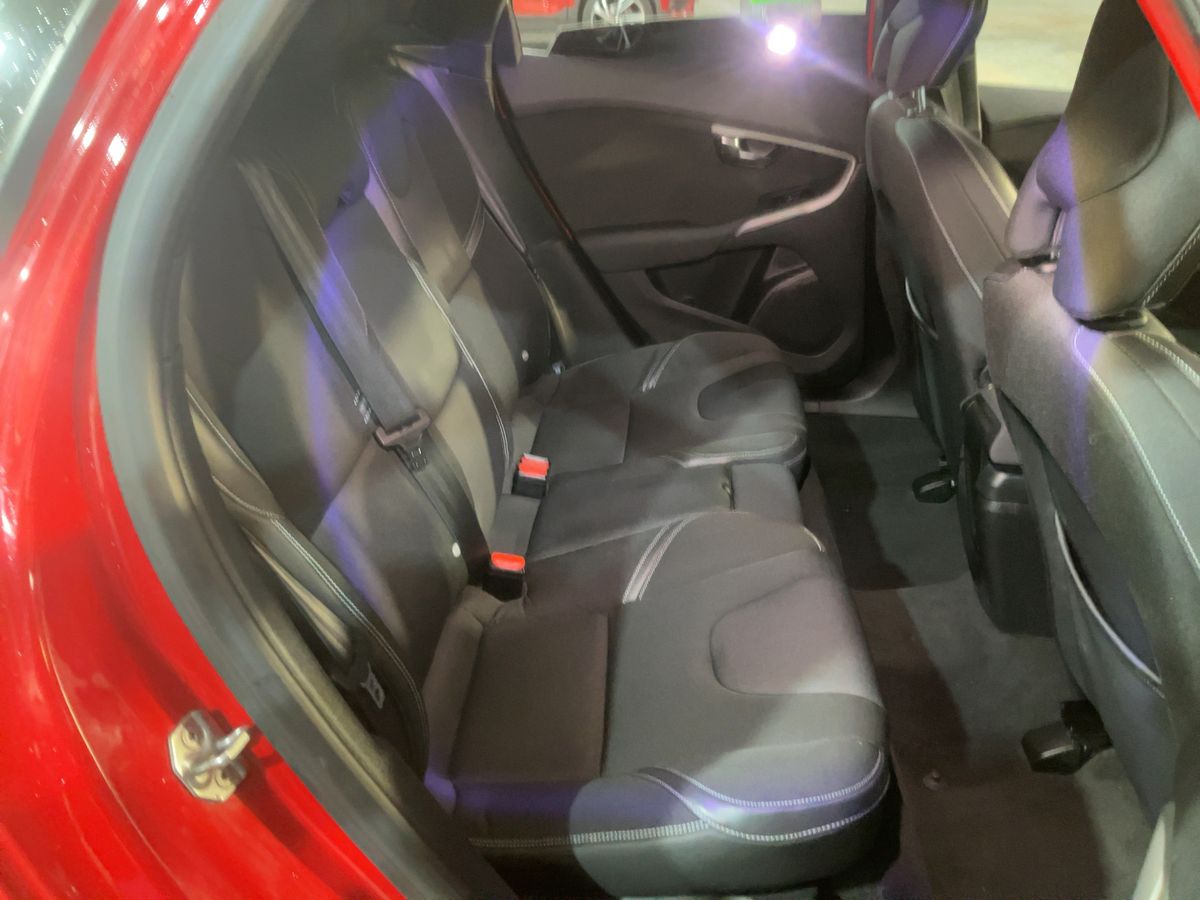 Volvo V40 2014 — photo 20