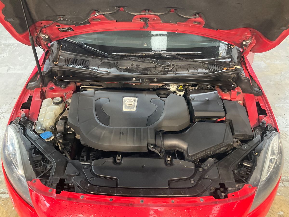 Volvo V40 2014 — photo 38