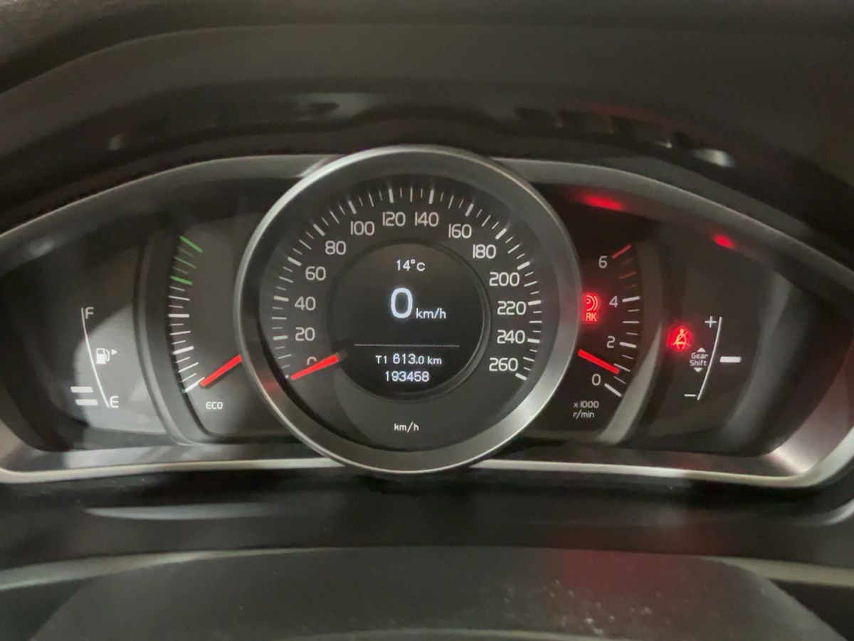 Volvo V40 2014 — photo 19