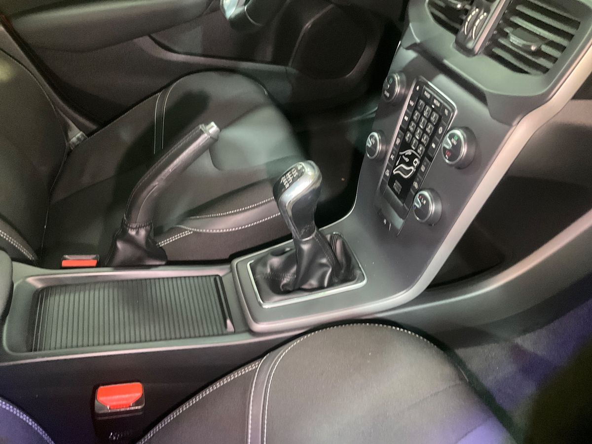 Volvo V40 2014 — photo 24