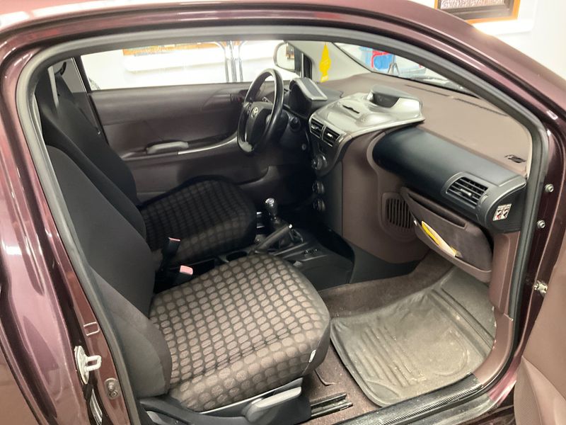 Toyota iQ 1.0 VVT-i — zdjęcie 3
