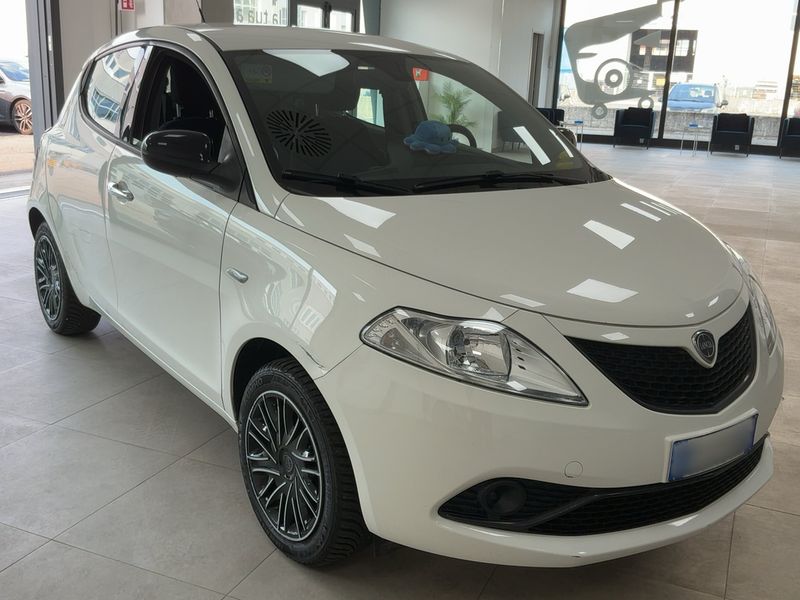 Lancia Ypsilon 1.2 Gold 2019 – снимка 12