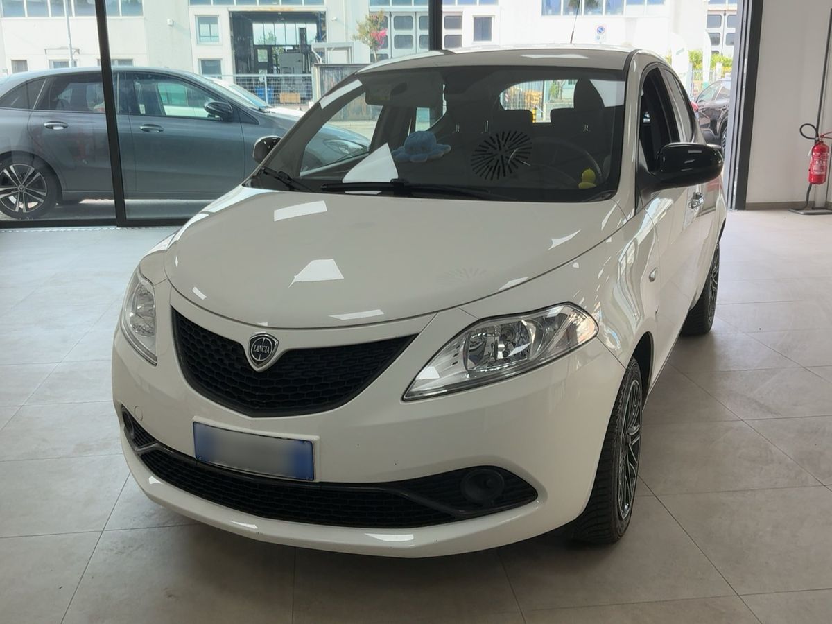 Lancia Ypsilon 2019 — photo 1