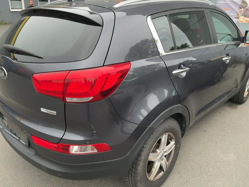 Kia Sportage 1.7 CRDi Dream Team 2WD — zdjęcie 6