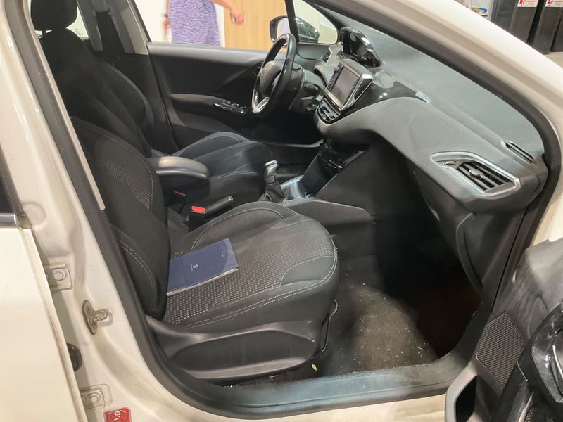 Peugeot 208 1.6 Blue-HDi Business Pack 2015 – снимка 3